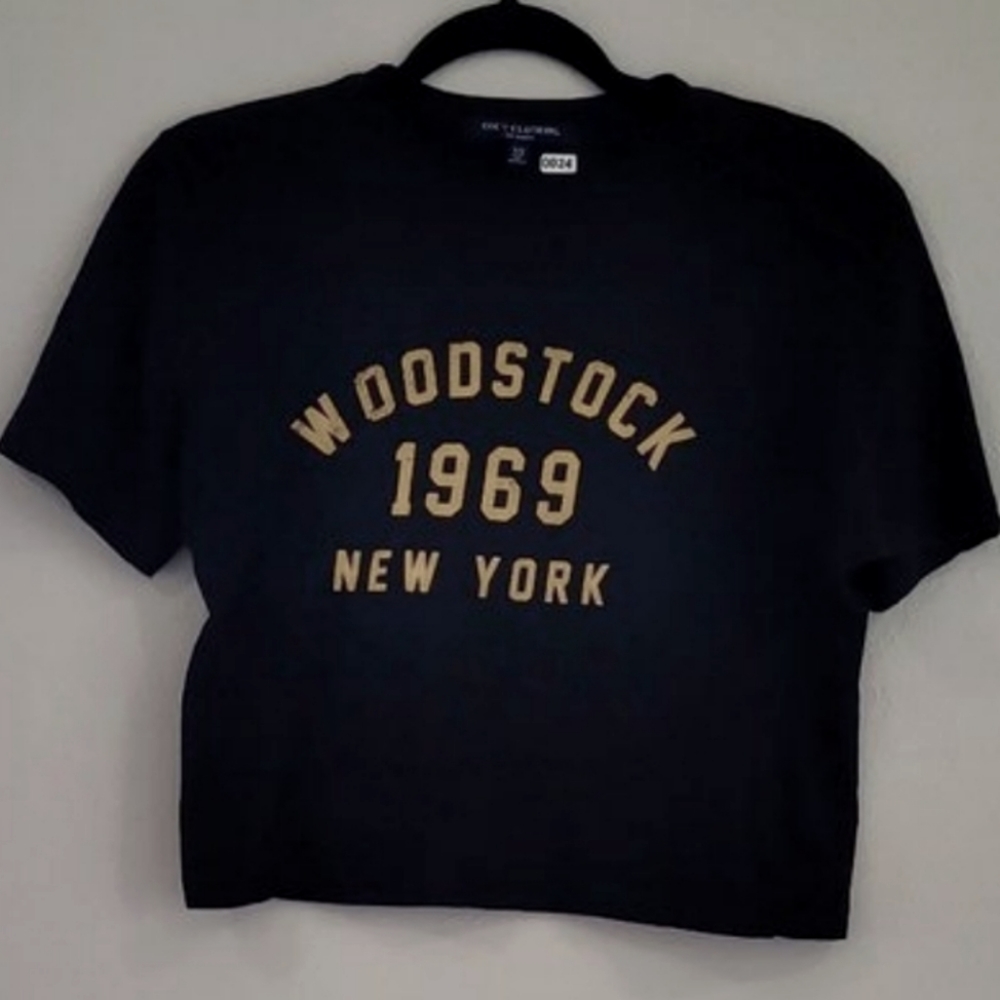 XS Woodstock 1969 Crop Graphic Tee.